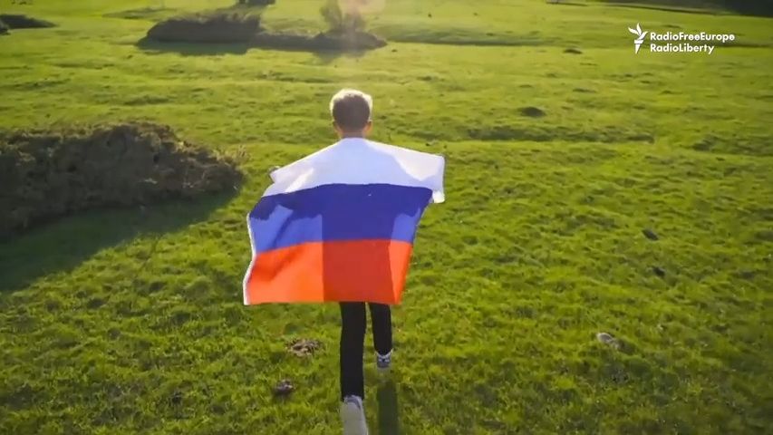 Nebojte se padnout za vlast. Rusko zavádí do škol vlastenecké kurzy